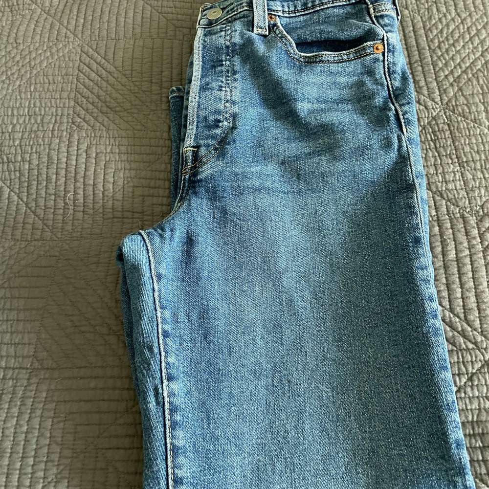 Levi’s size 28, ribcage straight leg.
